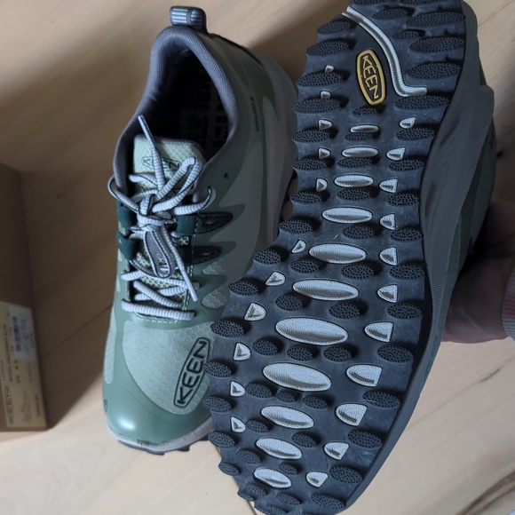 Keen Green Zionic Waterproof | Size 8.5 - Picture 2 of 4